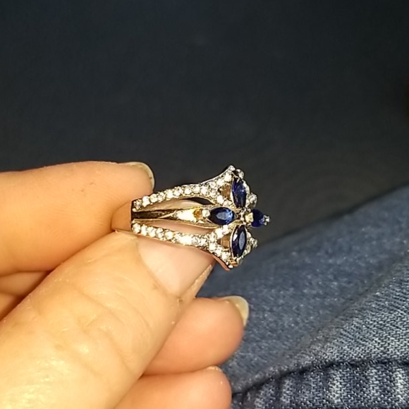 4 Pretty Rings - Picture 6 of 12